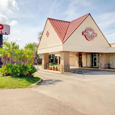 Oyo Hotel Dundee By Crystal Lake Exterior foto