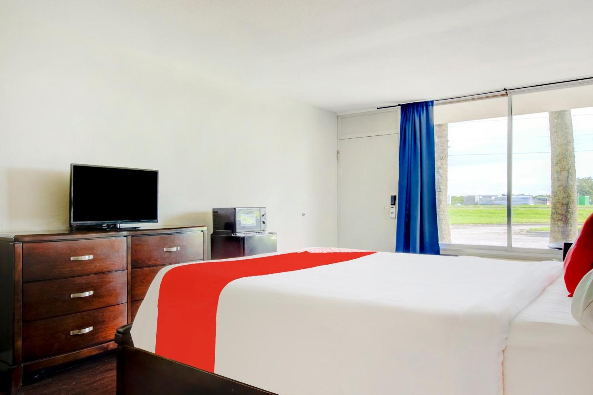 Oyo Hotel Dundee By Crystal Lake Exterior foto